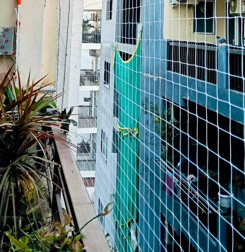 Pigeon net installed on balcony